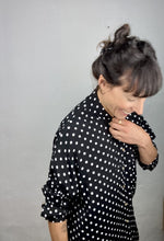 Cargar imagen en el visor de la galería, blusa CARLA topos
